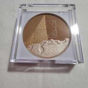 Tri-Color Highlighter Palette